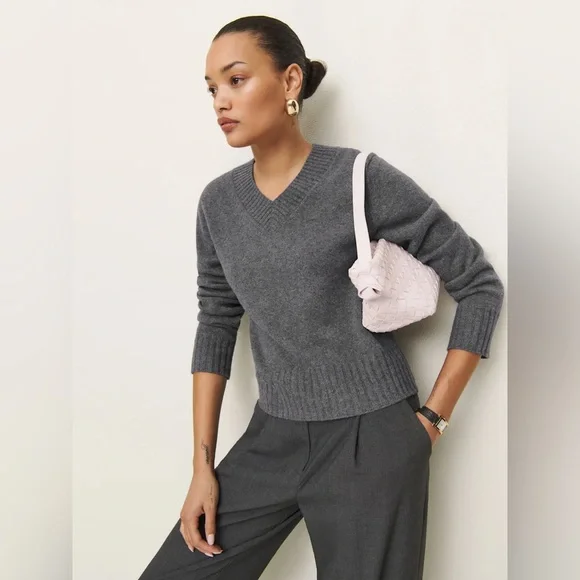 Reformation Dulce 100% Cashmere V-neck Sweater in Thunder Size S - Picture 1 of 10